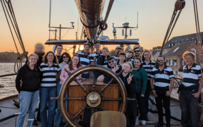 Teambuilding: Azubis der FORUM Media Group beim Segeln