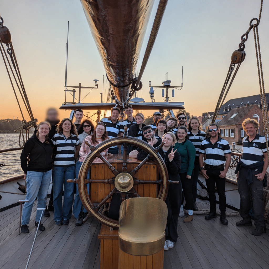 Teambuilding: Azubis der FORUM Media Group beim Segeln
